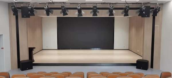 紅色廣場展廳設(shè)計賞析